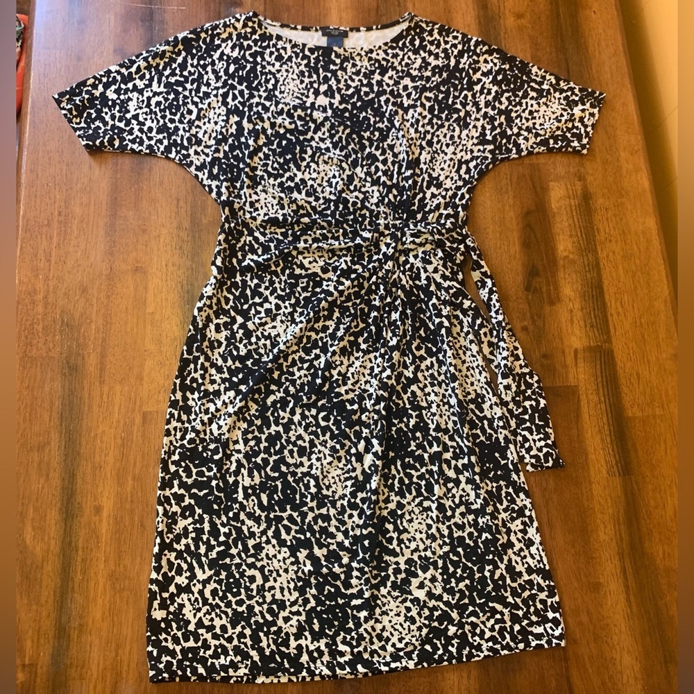 Ann Taylor wrap dress. Small petite black white. Faux wrap short sleeve …